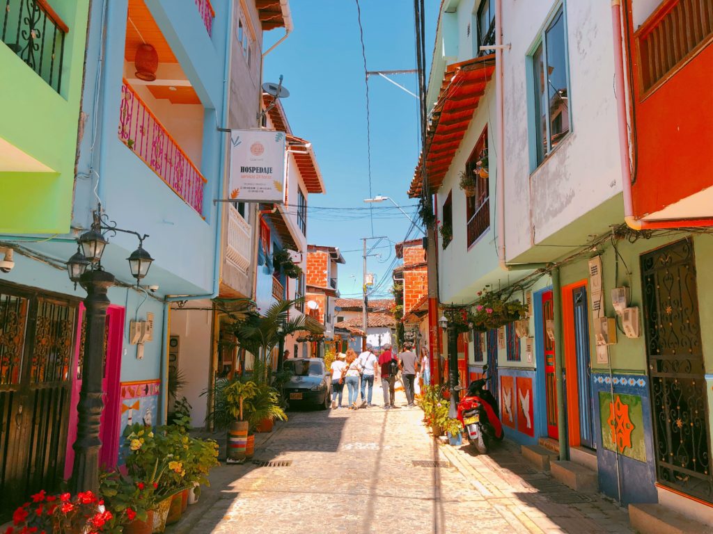A Day Trip to Gorgeous Guatapé & El Peñón 